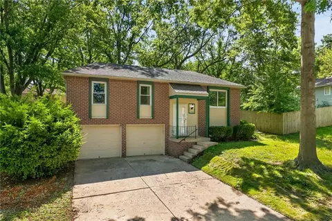 1100 NW Canterbury Rd, Blue Springs, MO 64015