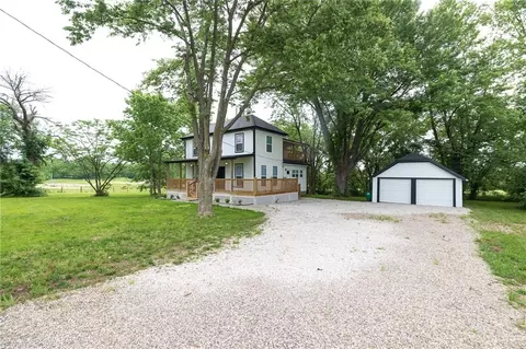 21195 S Woodland Rd, Spring Hill, KS 66083