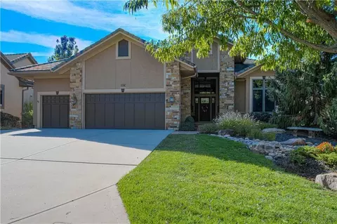26675 W 100th Pl, Olathe, KS 66061