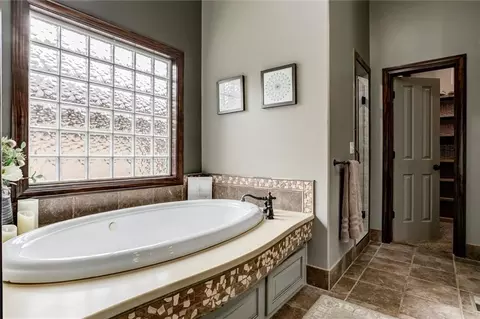 26675 W 100th Pl, Olathe, KS 66061 photo 14