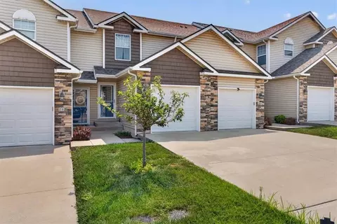 Exterior - 213 Pointe Ln, Raymore, MO 64083 photo 2 of 9