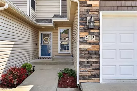 Exterior - 213 Pointe Ln, Raymore, MO 64083 photo 4 of 9
