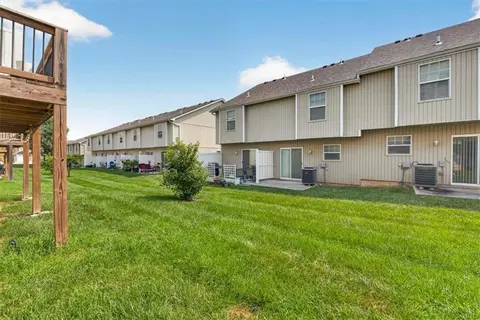 Exterior - 213 Pointe Ln, Raymore, MO 64083 photo 6 of 9