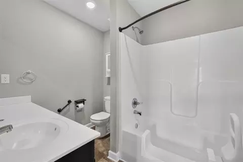 Bath - 213 Pointe Ln, Raymore, MO 64083 photo 2 of 6
