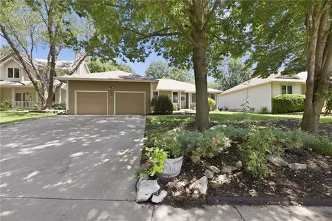 904 Joseph Dr, Lawrence, KS 66049
