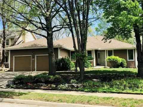 904 Joseph Dr, Lawrence, KS 66049