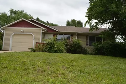 1524 Savage St, Eudora, KS 66025