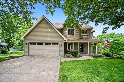 632 Taylor Dr, Liberty, MO 64068