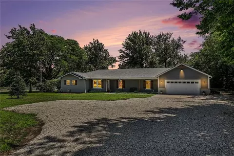 16985 Evans Rd, Basehor, KS 66007