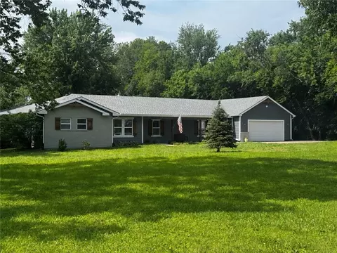 16985 Evans Rd, Basehor, KS 66007