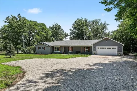 16985 Evans Rd, Basehor, KS 66007