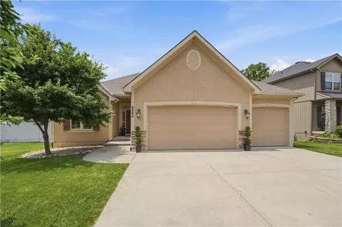 8806 N Norton Ave, Kansas City, MO 64156
