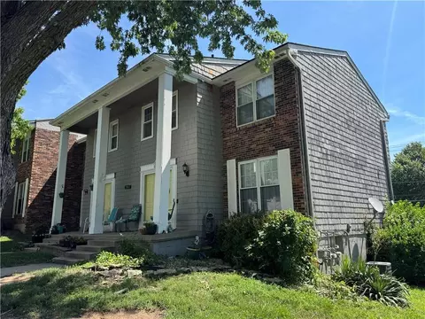 8033 N Harrison Ln, Kansas City, MO 64118