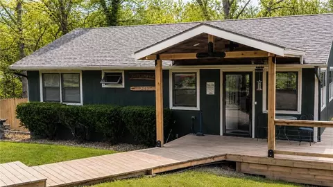 321 W Sugar Lake Dr, Mound City, KS 66056