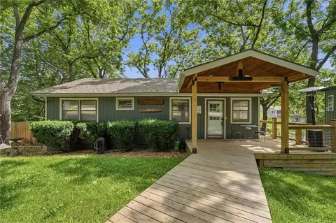 321 W Sugar Lake Dr, Mound City, KS 66056