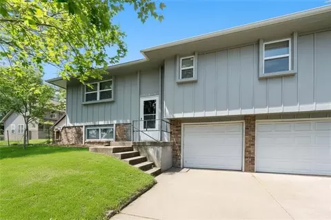 102 Cooper St, Buckner, MO 64016
