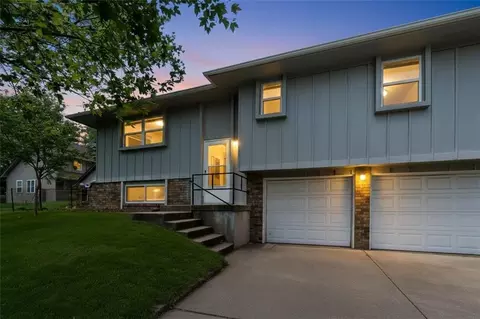 Exterior - 102 Cooper St, Buckner, MO 64016 photo 2 of 3
