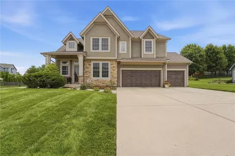 9611 N Ditzler Ct, Kansas City, MO 64157