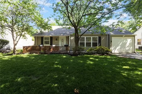 2311 W 76th St, Prairie Village, KS 66208