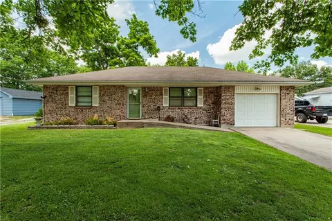 203 W Phillips St, Odessa, MO 64076
