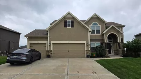 10318 N Fisk Ave, Kansas City, MO 64154