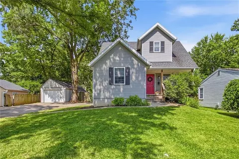 8920 Oak St, Kansas City, MO 64114