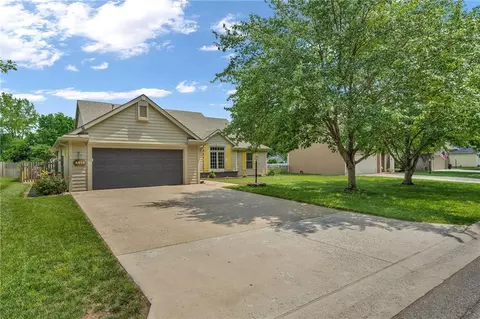 4213 Goldfield St, Lawrence, KS 66049