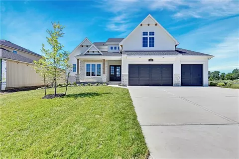 17020 Parkhill St, Overland Park, KS 66221