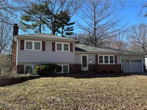 9624 Woodson Dr, Overland Park, KS 66207