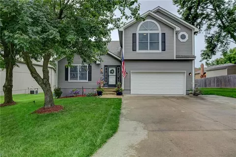 104 NEastwood Dr, Blue Springs, MO 64014