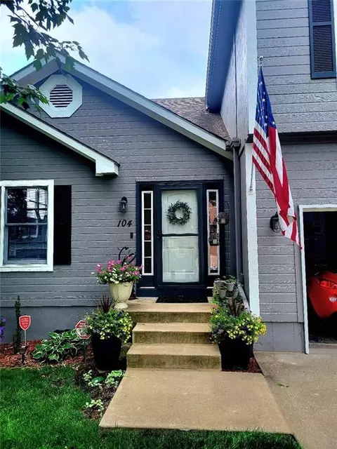 104 NEastwood Dr, Blue Springs, MO 64014