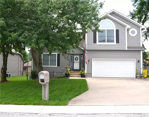 104 NEastwood Dr, Blue Springs, MO 64014
