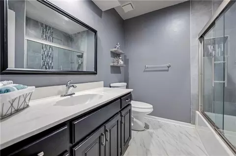 Bath - 1332 E 154th St, Olathe, KS 66062 photo 3 of 3