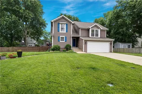 1332 E 154th St, Olathe, KS 66062