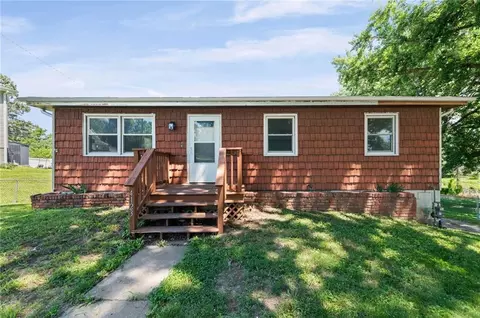 4123 Preston Dr, Saint Joseph, MO 64503
