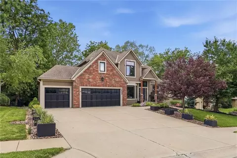 14345 NW 65th Pl, Parkville, MO 64152