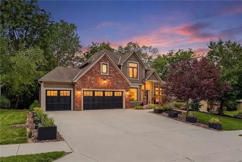 14345 NW 65th Pl, Parkville, MO 64152