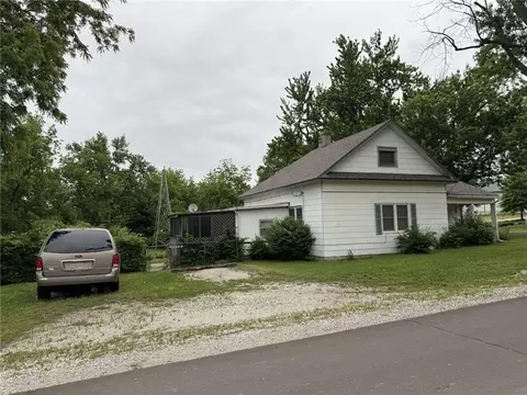 200 Whitney Ave, Gower, MO 64454