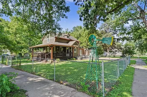 506 S Poplar St, Ottawa, KS 66067