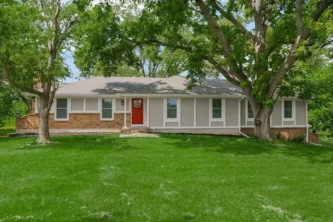 7910 E 233rd St, Peculiar, MO 64078