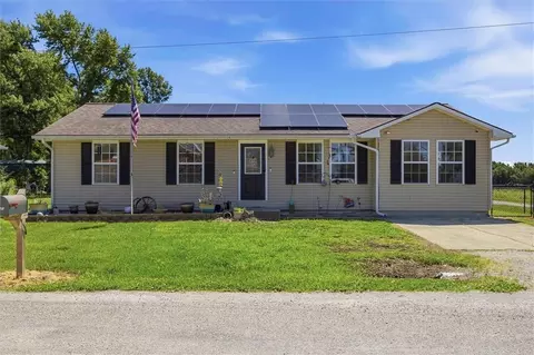 115 S Mulberry St, Adrian, MO 64720
