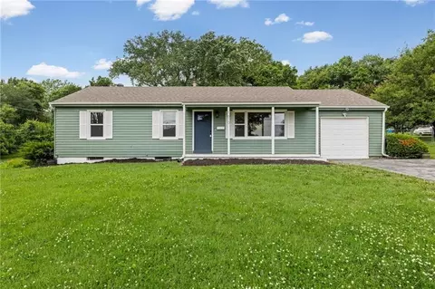 1610 N Trail Ridge Dr, Independence, MO 64050