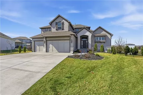 18304 Monrovia St, Overland Park, KS 66013