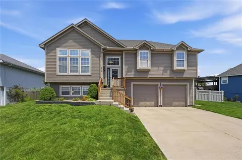 612 NW Whitney Dr, Grain Valley, MO 64029