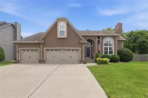 1425 SW 44th St, Lees Summit, MO 64082