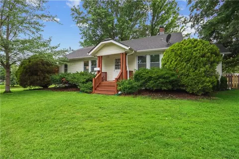 8660 Robinson St, Overland Park, KS 66212