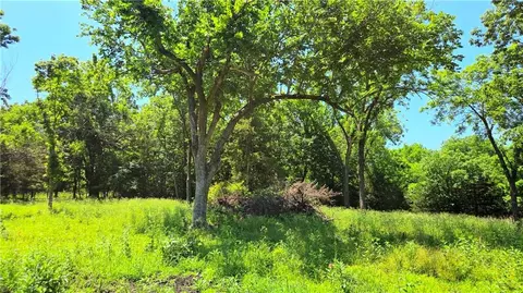 1 Shady Hollow Dr, Linn Valley, KS 66040