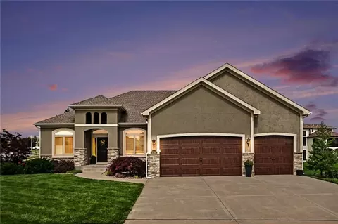 2910 NE 102nd Ter, Kansas City, MO 64155