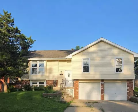8031 N Garfield St, Kansas City, MO 64118