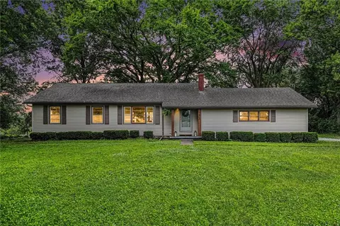 7503 Harry S Truman Rd, Grandview, MO 64030